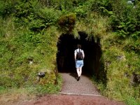 Durch den Tunnel geht´s zum Krater.