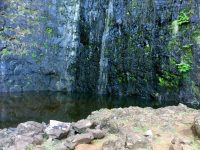 Foz da Ribeira do Aveiro. Auch im Spätsommer führt der Wasserfall noch etwas Wasser.